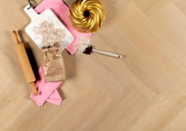 Douwes Dekker PVC Klik Brede Visgraat Brioche - Ultra Mat